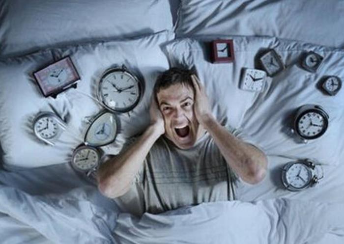 睡眠障礙會(huì)引起精神疾病的原因