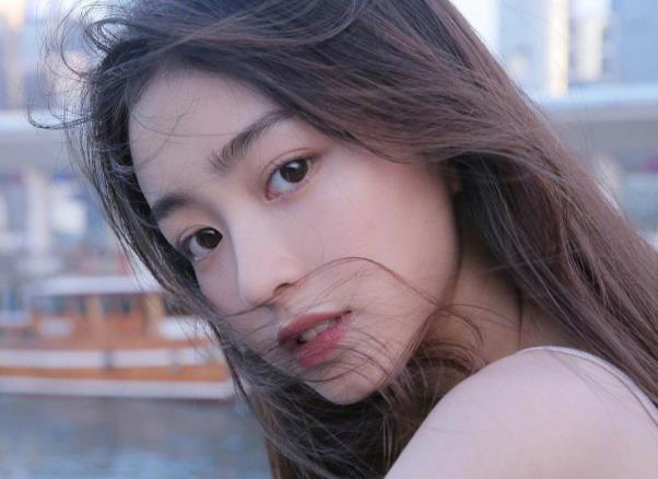 女生睡覺(jué)時(shí)出現(xiàn)這三個(gè)表現(xiàn)很可能是抑郁的前兆