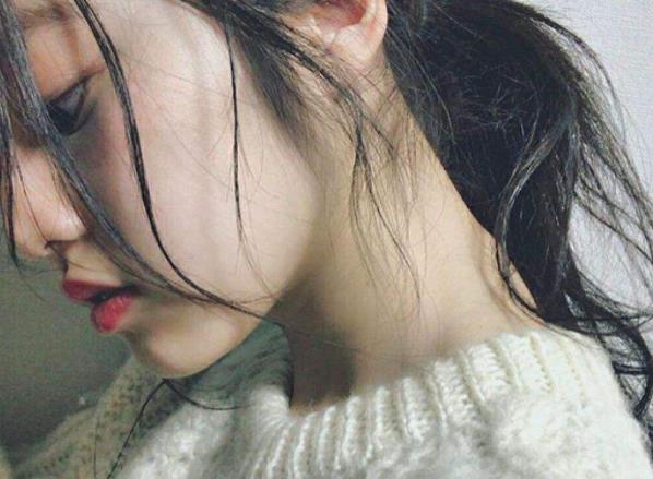 女生睡覺(jué)時(shí)出現(xiàn)這三個(gè)表現(xiàn)很可能是抑郁的前兆