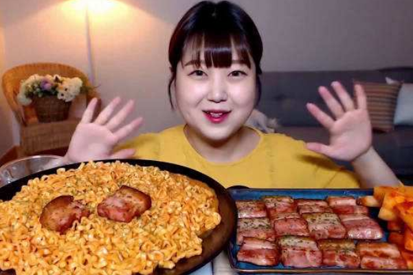熬夜不想睡和吃不了喜歡看吃播是什么心理