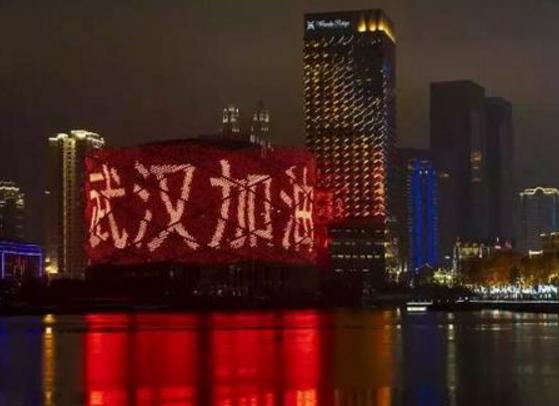 如何看待突發(fā)疫情下人們的反應(yīng)