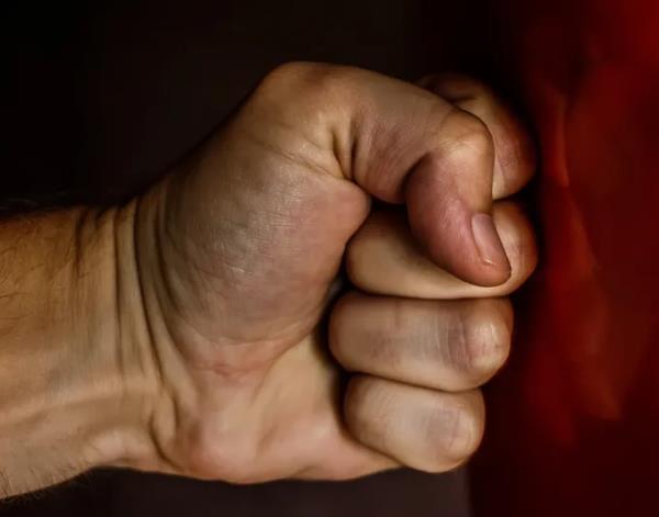女人該如何防止家暴的發(fā)生？