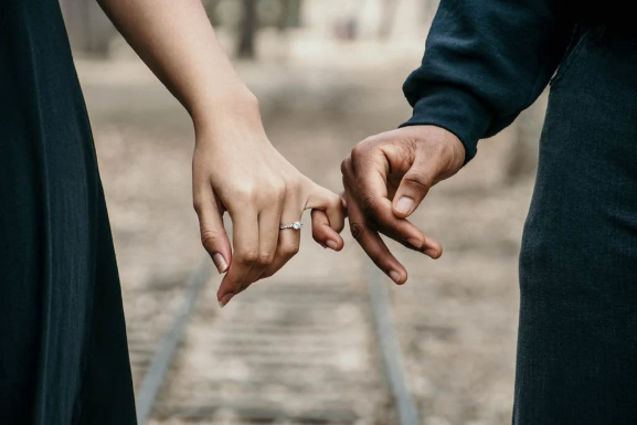 婚姻中對(duì)伴侶溫柔的說(shuō)話(huà)是幸福的基礎(chǔ)