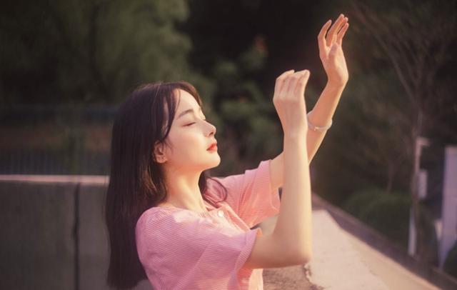 能讓你飛蛾撲火的愛情會(huì)是什么樣？