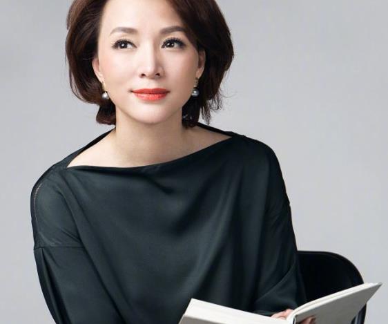 董卿：一個(gè)會(huì)發(fā)光的女人！