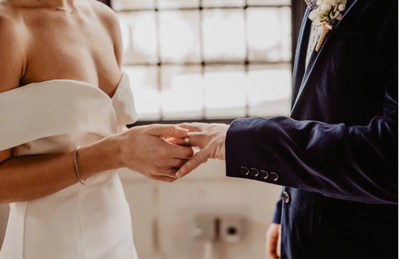 婚后男人與異性交往過密的后果