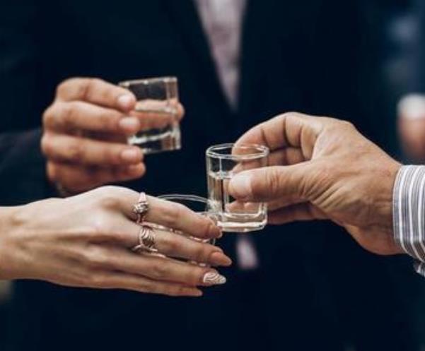 如何逃離酒桌文化？