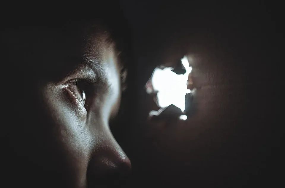 說謊的孩子要不要當(dāng)場戳穿他？