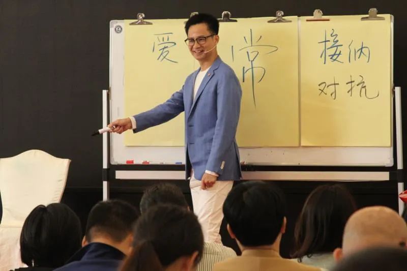 15歲女孩被連扇50個耳光不懂反抗：別人怎么對你，都是你教的