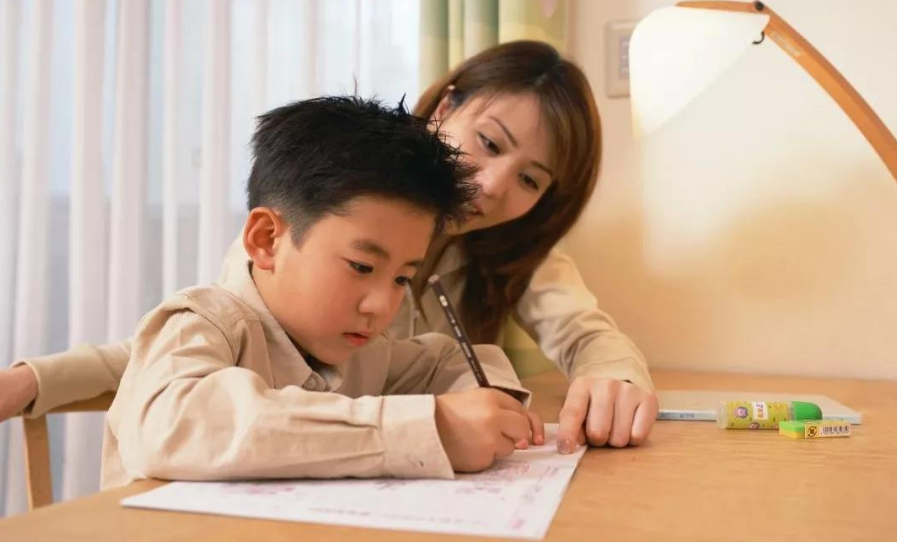 陪孩子寫作業(yè)想發(fā)火時(shí)怎么辦？