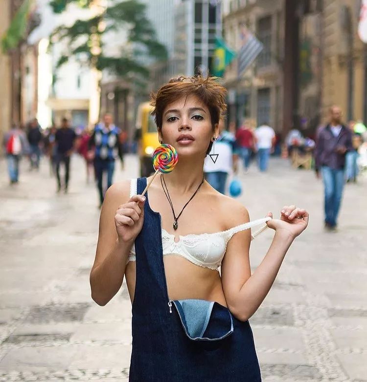 一個女人不穿bra胸罩的心理原因