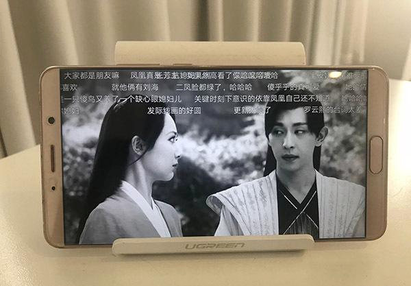 長(zhǎng)期熬夜玩手機(jī)，不僅會(huì)讓人變笨還會(huì)變窮