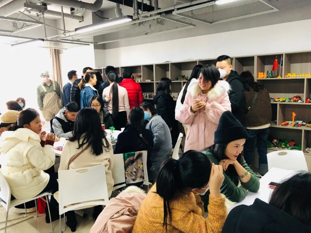 神奇的沙盤體驗(yàn)，潛意識(shí)溝通的橋梁