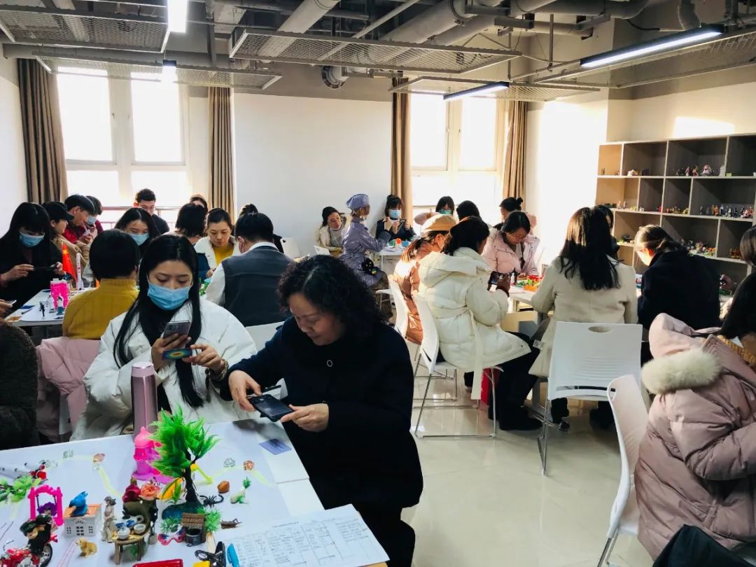 神奇的沙盤體驗(yàn)，潛意識(shí)溝通的橋梁