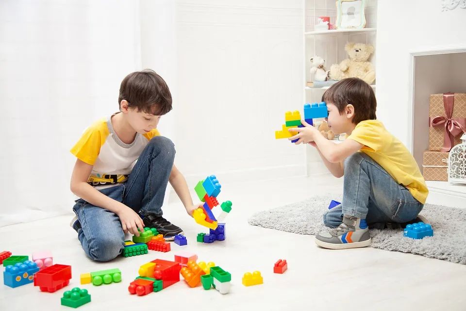 小孩的社交，不喜歡和其他小朋友一起玩怎么辦？