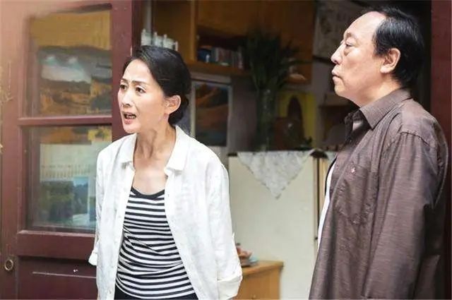 喪偶式育兒：懦弱的爸爸背后站著強勢的媽媽
