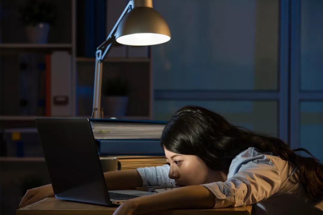 解讀什么是報(bào)復(fù)性熬夜