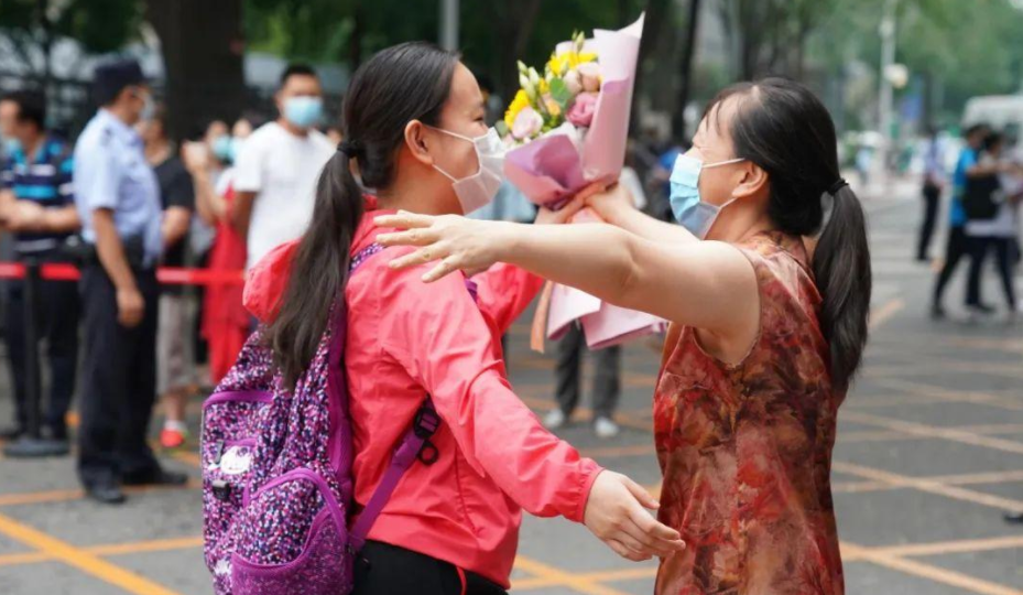 如何培養(yǎng)幸福感強(qiáng)的孩子