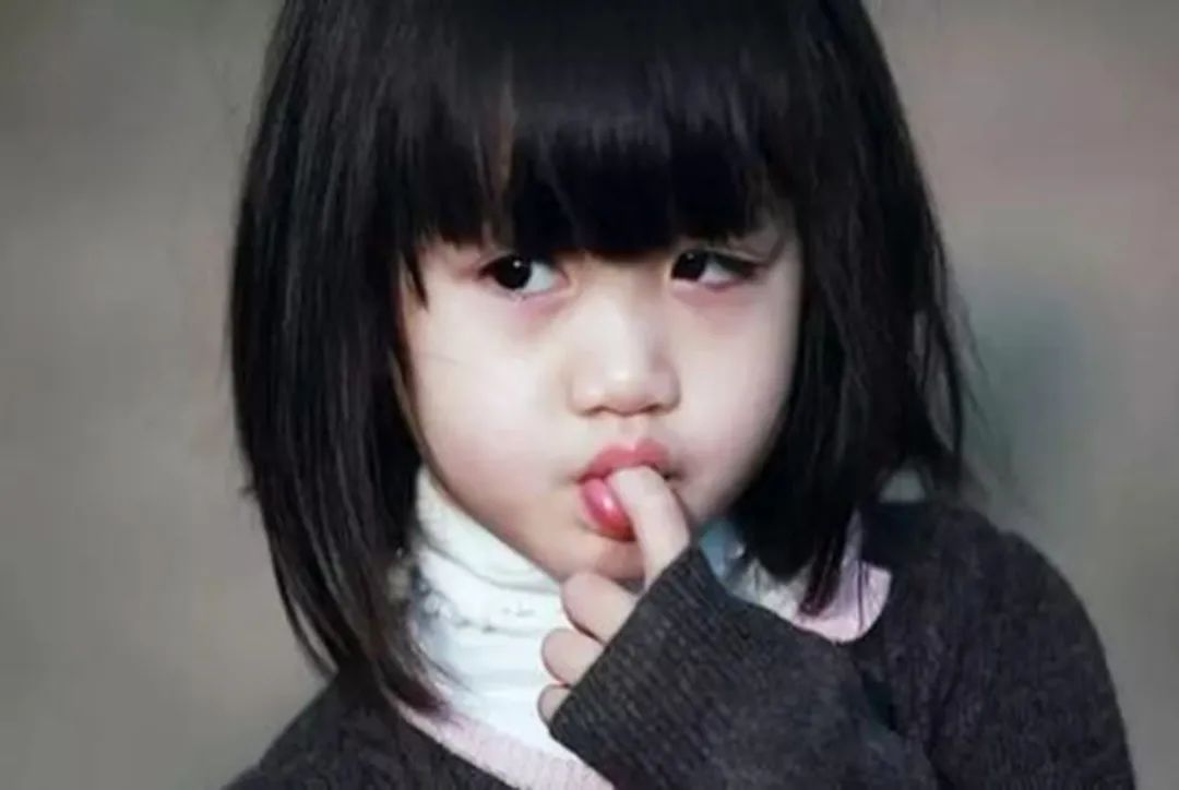 孩子咬手指至變形是什么心理？