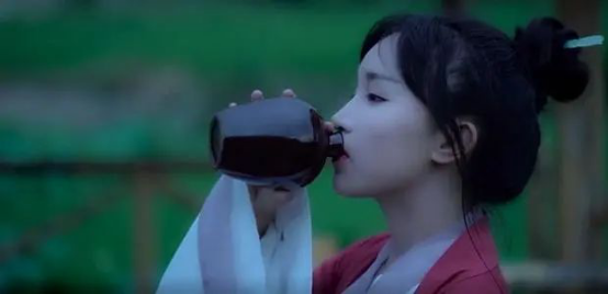李子柒被虐待，被父母拋棄，她卻想溫暖更多人