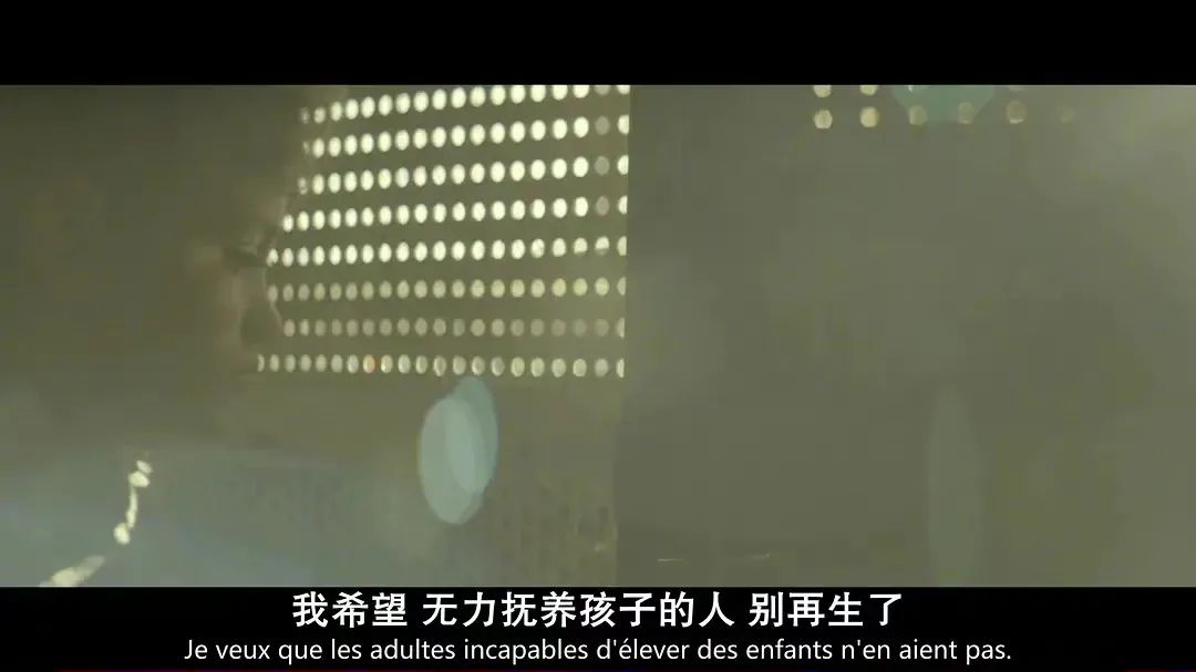 堅(jiān)強(qiáng)面具下的微笑抑郁：是被親生父母禍害的一生