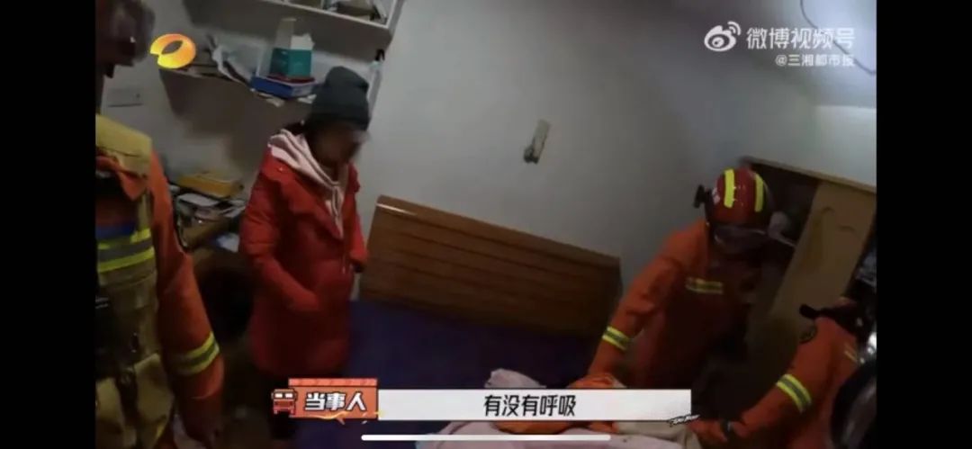 父母要學(xué)會(huì)控制自己的情緒，是給孩子最好的教育