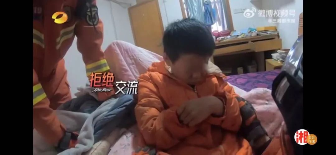 父母要學(xué)會(huì)控制自己的情緒，是給孩子最好的教育