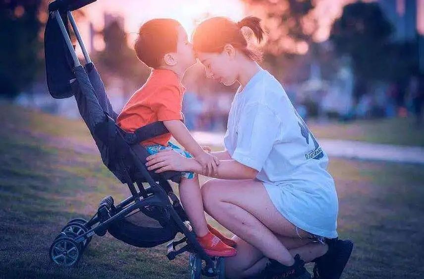 90后的現(xiàn)狀：治愈自己、和解父母、保護(hù)孩子