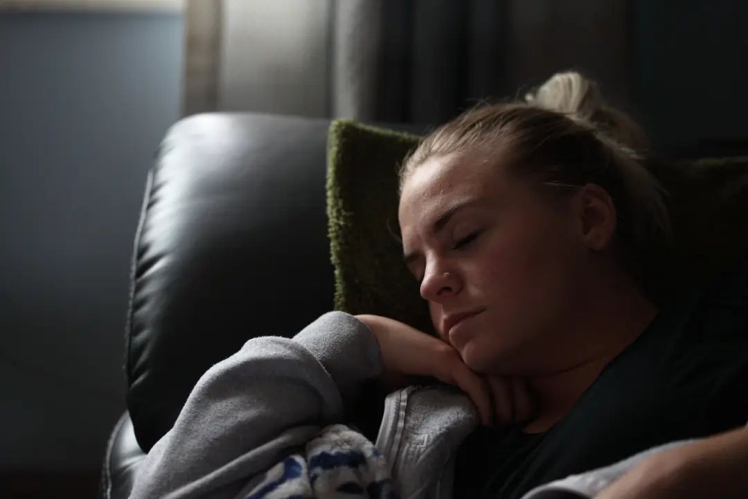 睡眠障礙：控制不住突然進(jìn)入睡眠