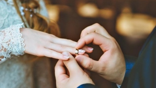 結(jié)婚是要選擇愛(ài)自己的還是自己愛(ài)的